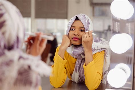 can muslim women wear makeup
