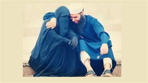 can you kiss in public islam