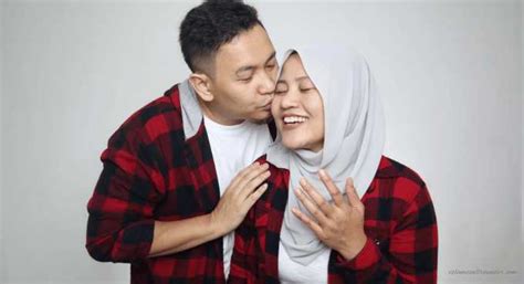 can you kiss on the cheek during ramadan
