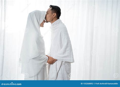can you kiss your spouse in islam