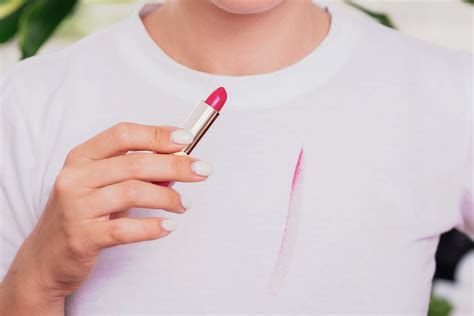 can you remove lipstick from clothing video