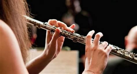 cara memainkan alat musik flute
