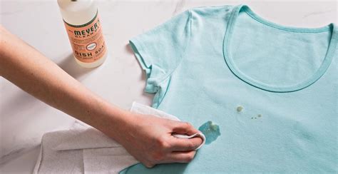 cara membersihkan noda cat di baju