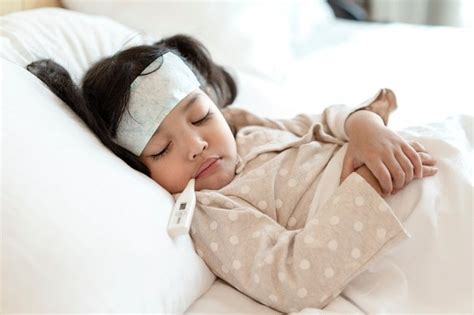 cara mengatasi anak demam di malam hari