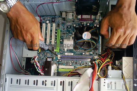 cara mengecek motherboard pada pc