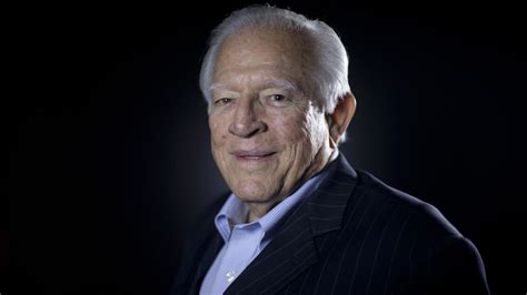 carlos romero barcelo rodillas