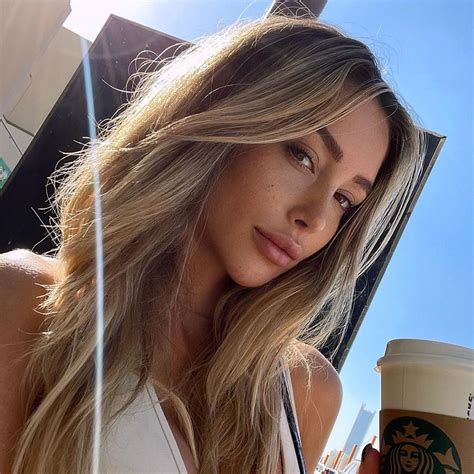 caroline einhoff onlyfans