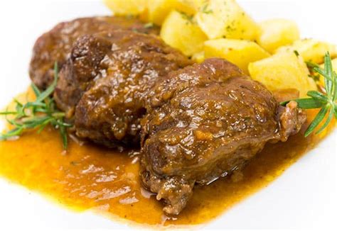 Pasos para Preparar la Carrillada en Salsa