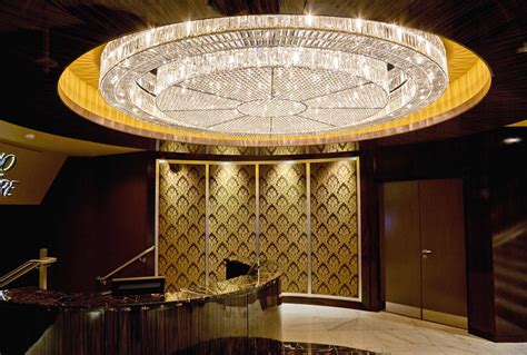 th?q=casino%20chandeliers