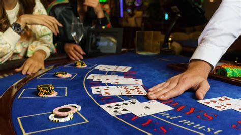 casino dealer salary 2018