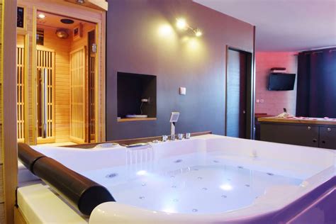 casino rooms with jacuzzi rykr france