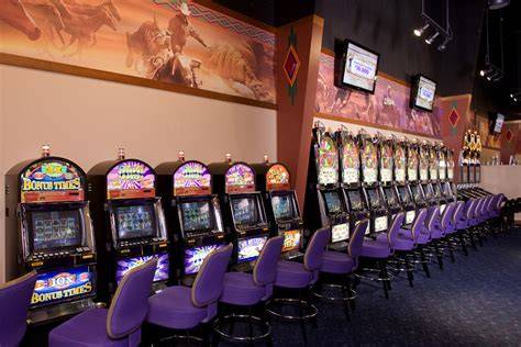 th?q=casino%20wall