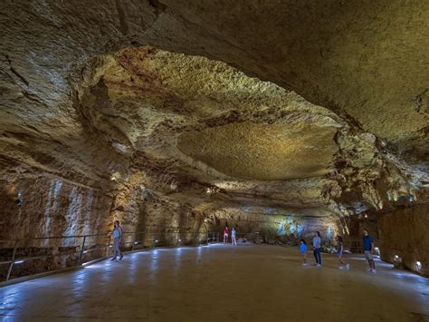 caverns in texas
