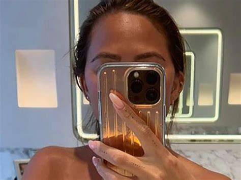 celebs nude selfies