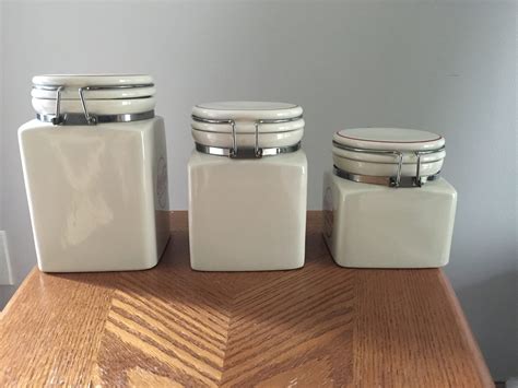 https://ts2.mm.bing.net/th?q=ceramic+canisters+with+locking+lids