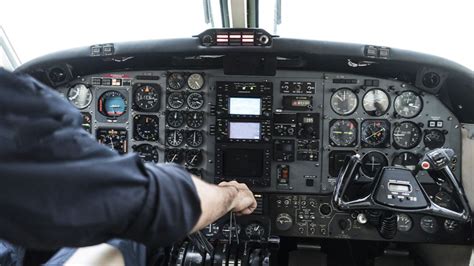 cessna 172 cockpit layout