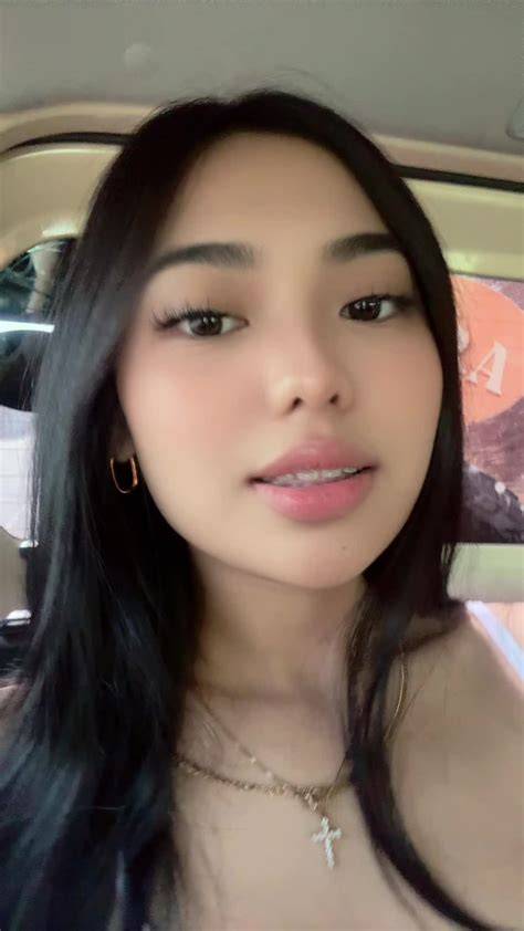 cheloves nude