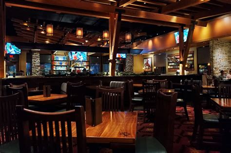 chilis restaurant biography