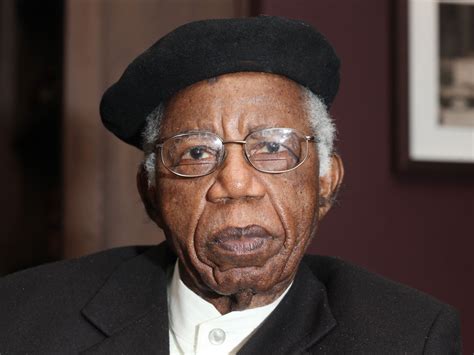 chinua achebe biography summary of thomas