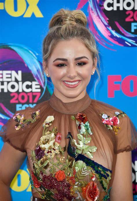chloelurks nude