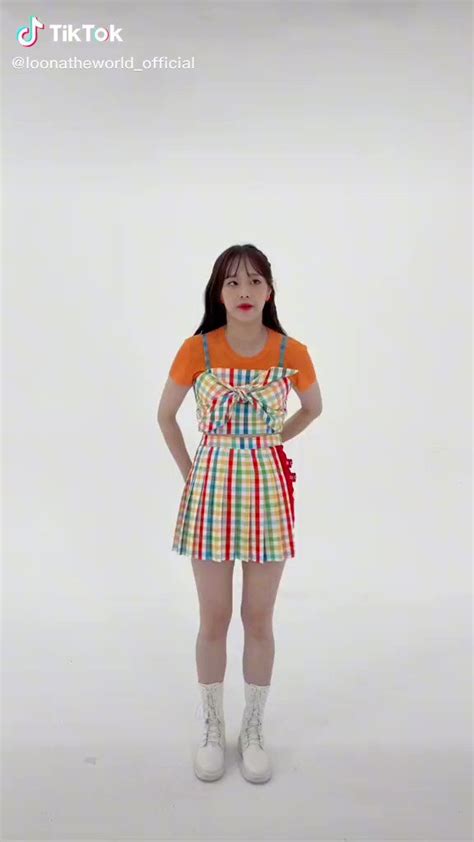 chuu - tiktok GIF background Userstyles.org