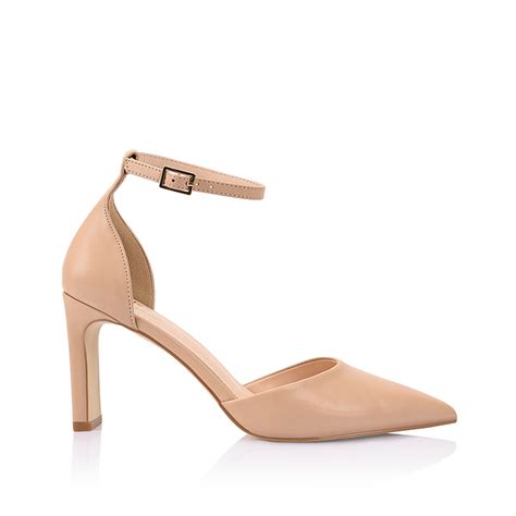 closed toe nude block heels