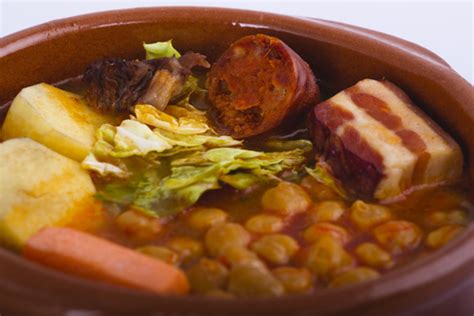 Cocido gallego: receta tradicional en olla exprés
