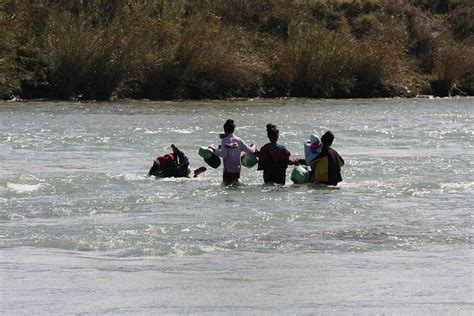 Cojiendo En El Río