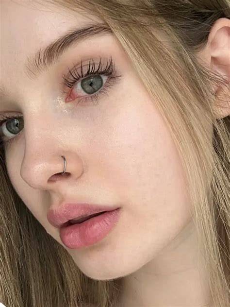 comatozze nude