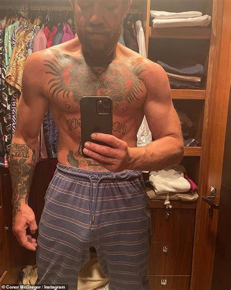 conor mcgregor selfie nude