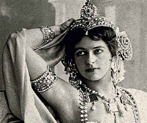 contoh logo mata hari biography