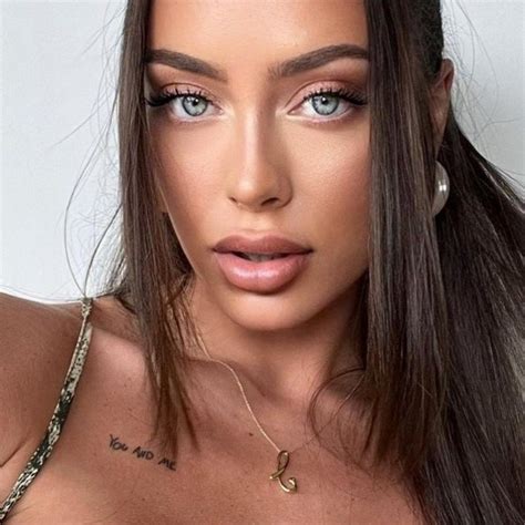 cora.maay nude