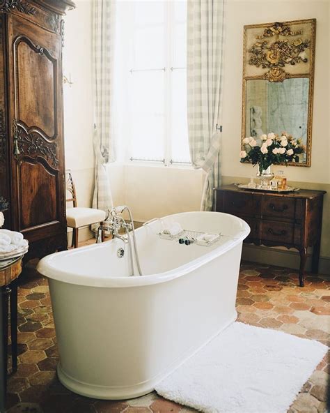 Country French Bathroom Decor