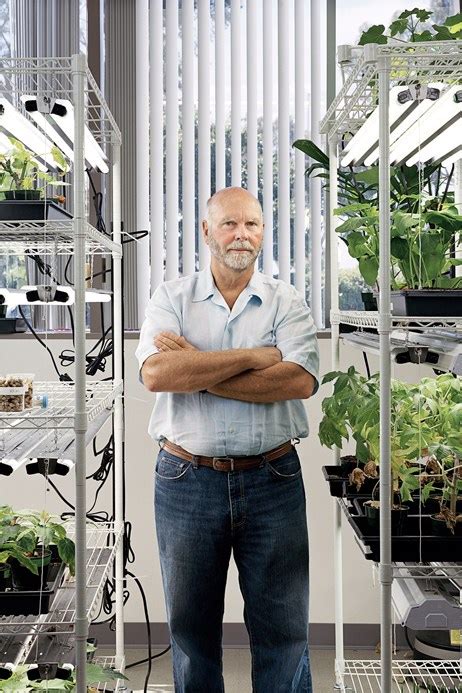 Craig J Venter