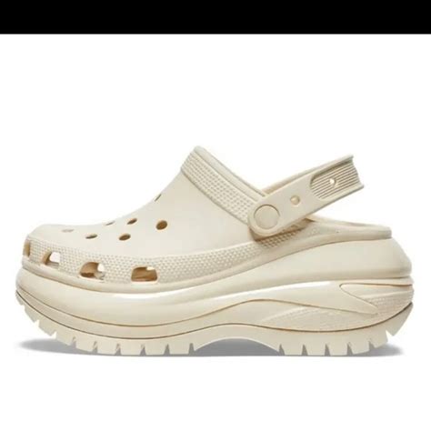 crocs nude