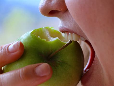 croquer la pomme