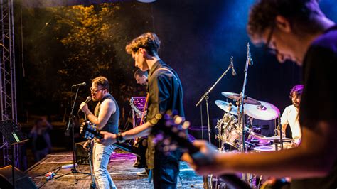 crowded house biography