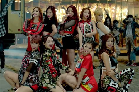 Cuando Debuto Twice