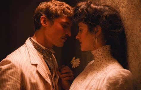 curiosa nude scenes