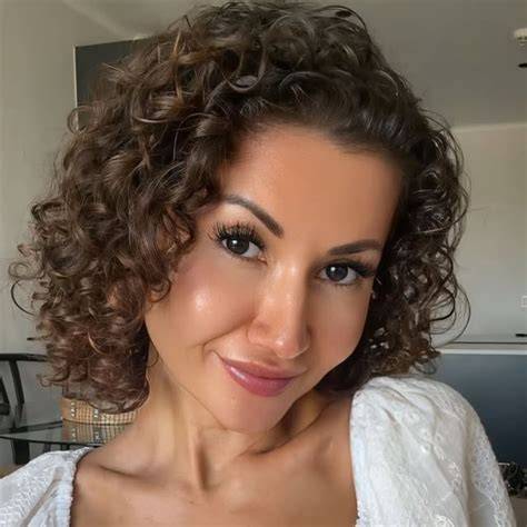 curly amelia nude