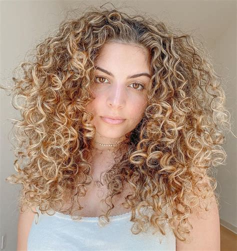 Curly Hair With Blonde Highlights   The Complete Guide To Curly Hair Highlights Lu0027oréal - Curly Hair With Blonde Highlights