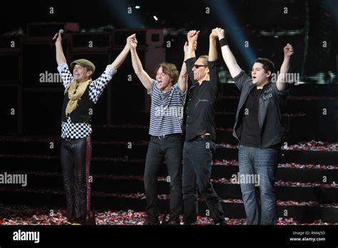 current van halen band members 2015