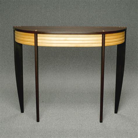 curved table