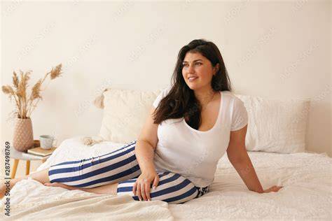 curvy brunettes nude