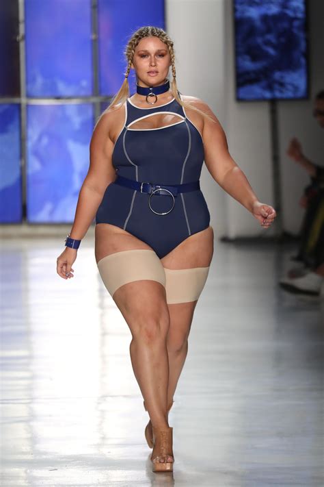 curvy model show