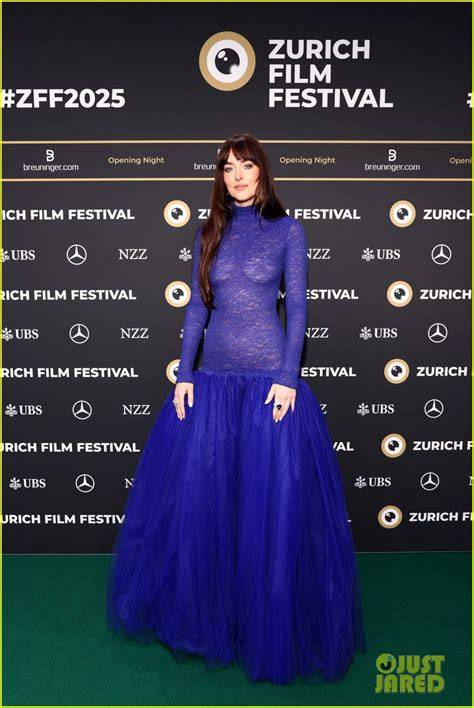 dakota johnson nud