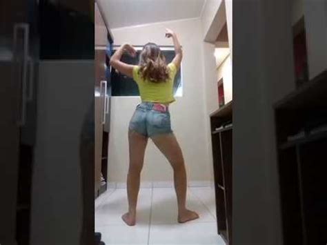 Dançando Tirando A Roupa