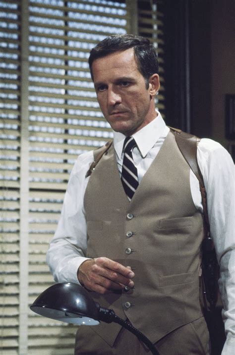 Daniel J Travanti