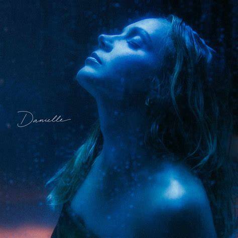 danielle bradbery nude