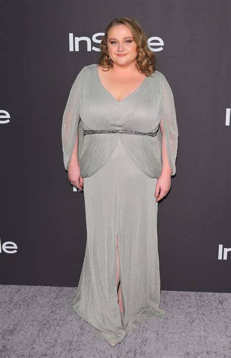 danielle macdonald nude